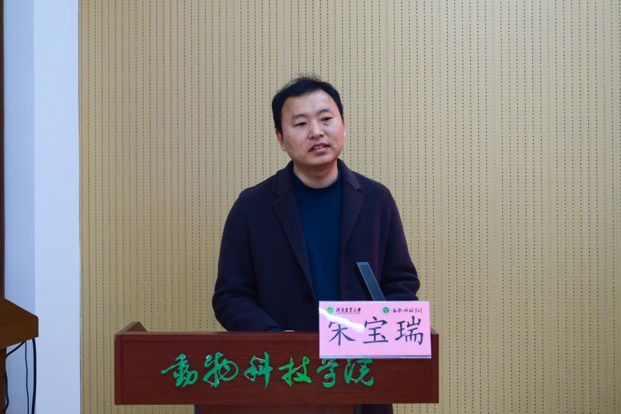 溫情點亮教育路 我院舉行2025年“心糧寵物”企業獎學金、獎教金頒發儀式
